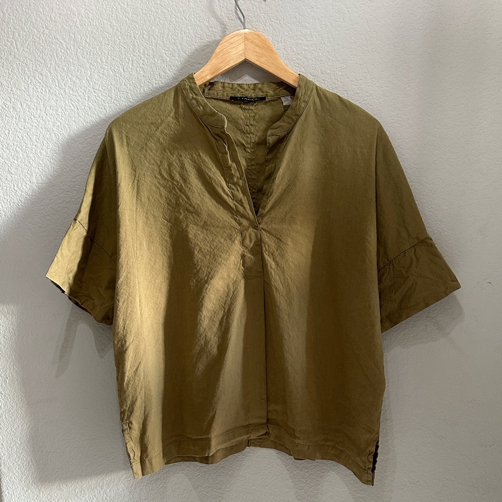 T Tahari Khaki Boxy Split Neck Top EUC - Picture 3 of 8